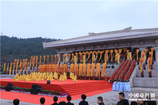 公祭典禮現(xiàn)場(chǎng) 中國(guó)臺(tái)灣網(wǎng) 劉瑩攝。 公祭典禮現(xiàn)場(chǎng) 中國(guó)臺(tái)灣網(wǎng) 劉瑩攝。