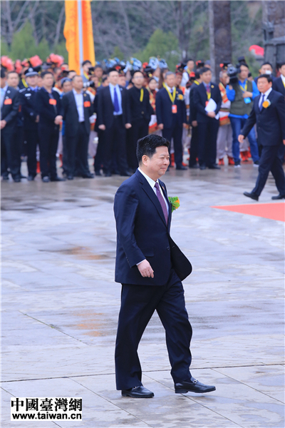 中央臺(tái)辦、國(guó)臺(tái)辦副主任龍明彪出席公祭黃帝典禮 中國(guó)臺(tái)灣網(wǎng) 劉瑩攝。 中央臺(tái)辦、國(guó)臺(tái)辦副主任龍明彪出席公祭黃帝典禮 中國(guó)臺(tái)灣網(wǎng) 劉瑩攝。
