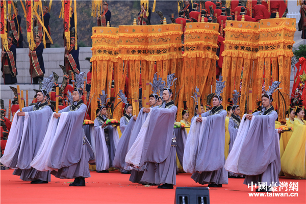 歌舞告祭 中國(guó)臺(tái)灣網(wǎng) 劉瑩攝。 歌舞告祭 中國(guó)臺(tái)灣網(wǎng) 劉瑩攝。