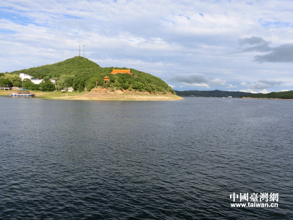 鏡泊湖景色(中國臺灣網(wǎng) 王文英 攝) 鏡泊湖景色(中國臺灣網(wǎng) 王文英 攝)